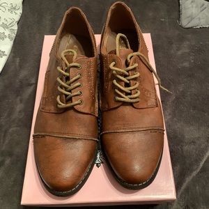 Crown Vintage Women’s Oxfords